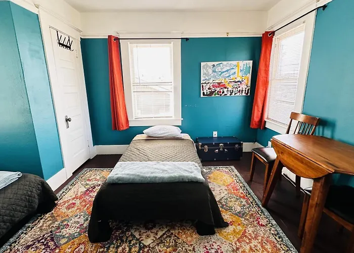 The Good Manor Hostel Fresno