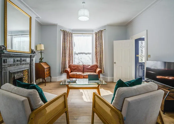 4Br Family Home, Garden, Wifi, 5Mins To Elisabeth Line & 10Min To Stratford London
