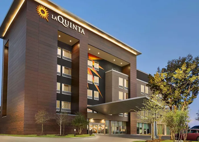 La Quinta Inn & Suites By Wyndham Austin South