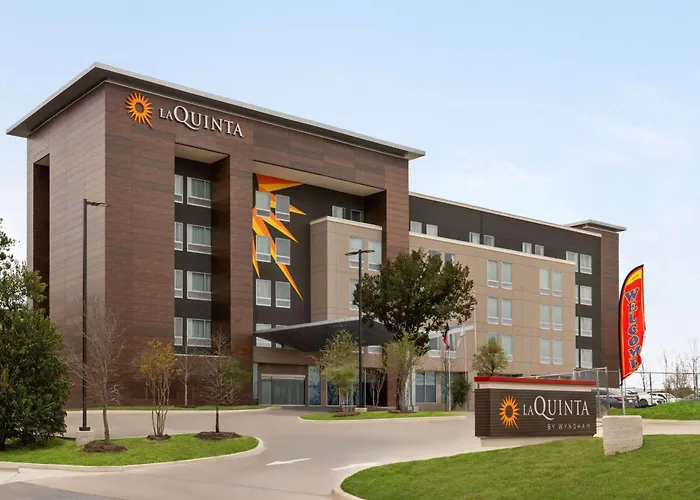La Quinta Inn & Suites By Wyndham Austin South