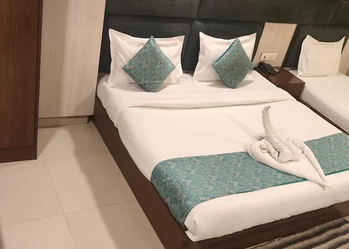 Hotel The Caves Near Delhi Airport New Delhi