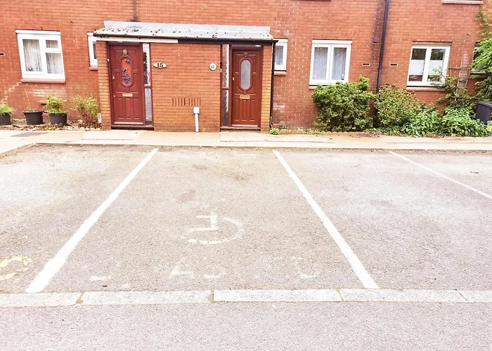 3Bed 2Bath House-Free Parking-Fast Wifi-Garden-Entire Home-2Mins From Train Station-Sleeps 6 London
