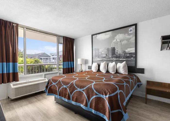 Casa Del Mar Hotel Willoughby Beach