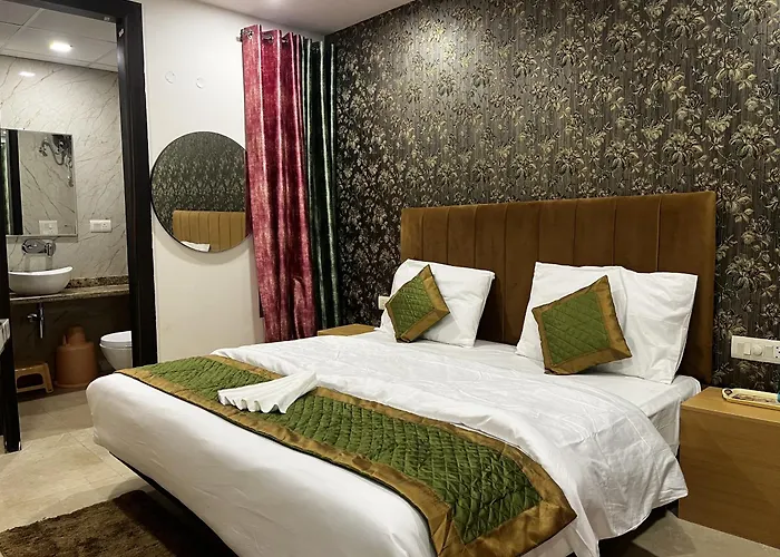 Roomquet Comfort Prayagraj