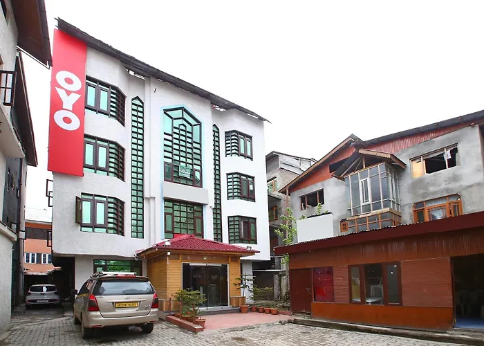 Hotel O Azad Jammu