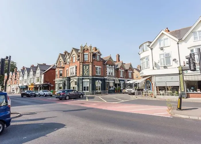 The Hideout - 20-Minute Walk To Bournemouth Gardens Apartment