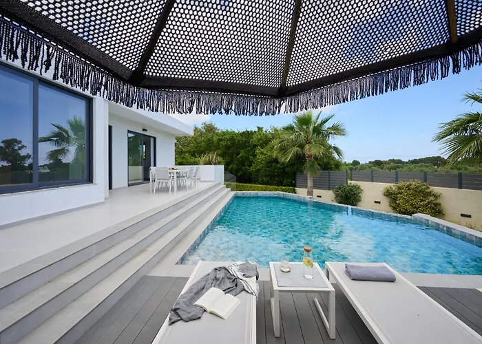 Kyamon Luxury Villa With Heated Saltwater Pool Near Chania