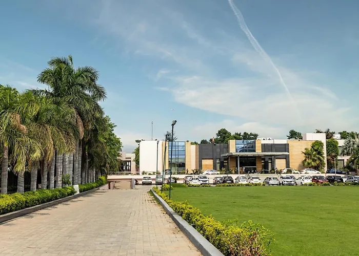 The Nikunj Hotels New Delhi