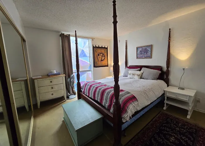 Ocean Front Vortex Female Hostel Private Rooms Free Bikes Los Angeles