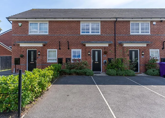 Walk To Liverpool Airport - Luxury Stay With Ev Charge - Fast Wifi