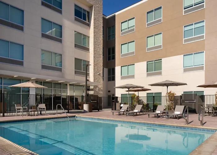 Holiday Inn Express & Suites Fresno Airport By Ihg