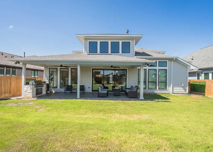 Stunning Austin Home With Office And Yard