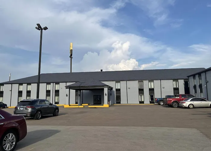 Days Inn & Suites By Wyndham Bloomington/Normal Il