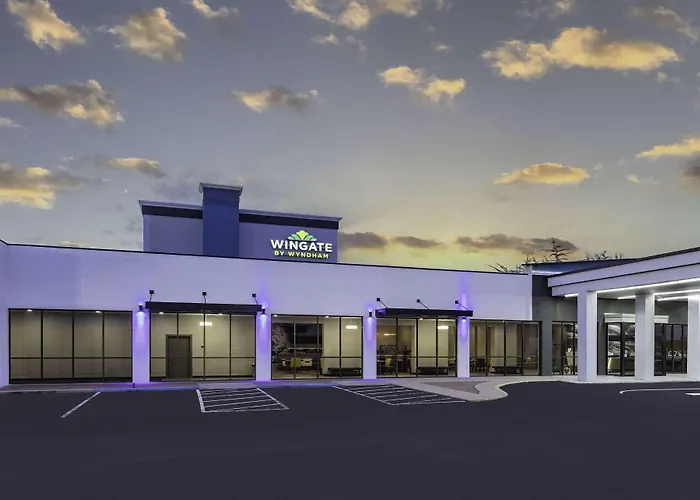 Wingate By Wyndham Wichita Airport Hotel