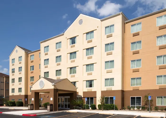 Fairfield Inn & Suites By Marriott San Antonio Airport/North Star Mall