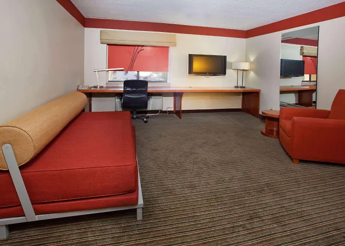 Travelodge By Wyndham Columbus State University
