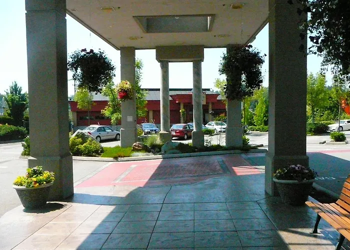Coast Abbotsford Hotel & Suites
