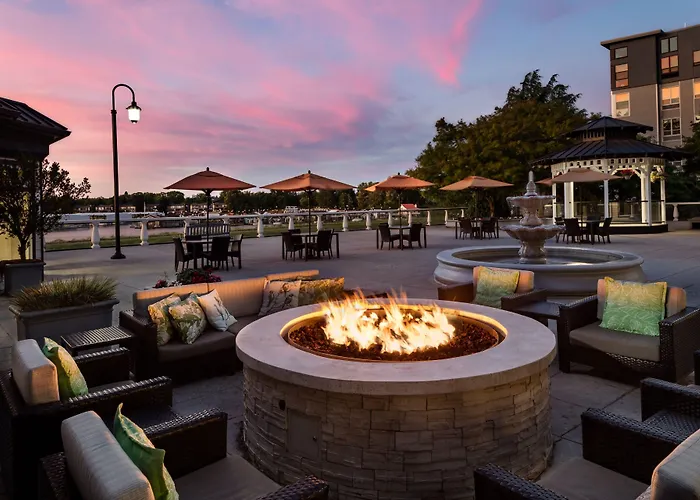 Courtyard By Marriott Portland North Hotel