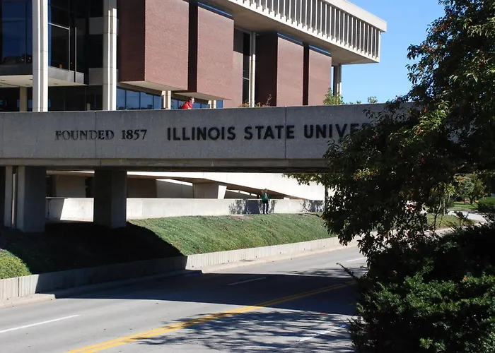 Holiday Inn Express Hotel & Suites Bloomington-Normal University Area By Ihg