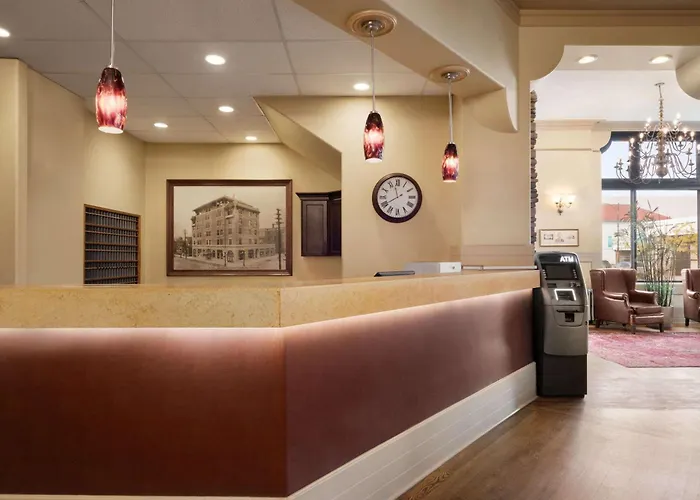 The Plaza Hotel Downtown, Trademark Collection By Wyndham Kamloops
