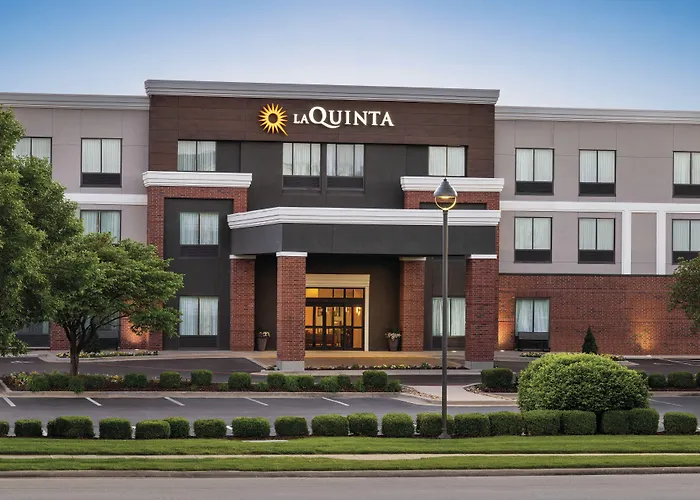 La Quinta By Wyndham Springfield Airport Plaza Hotel
