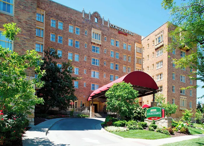 Courtyard Kansas City Country Club Plaza