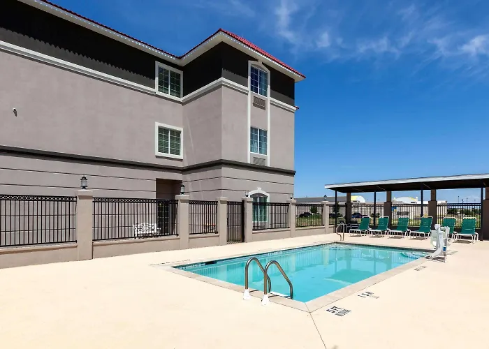 La Quinta By Wyndham Midland North Hotel