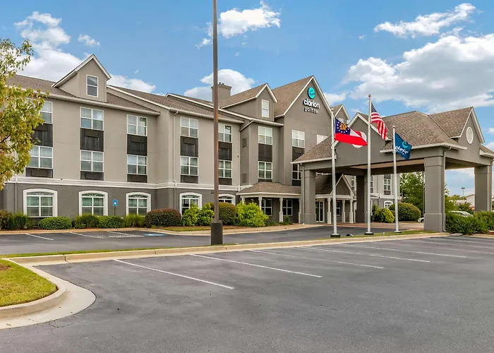 Clarion Pointe Columbus-Bradley Park Hotel