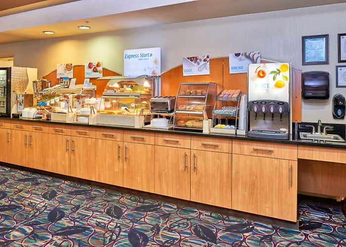 Holiday Inn Express & Suites El Paso Airport By Ihg