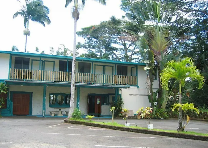 Wild Ginger Inn Hotel & Hostel Hilo