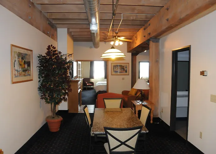The Suites Hotel At Waterfront Plaza Duluth