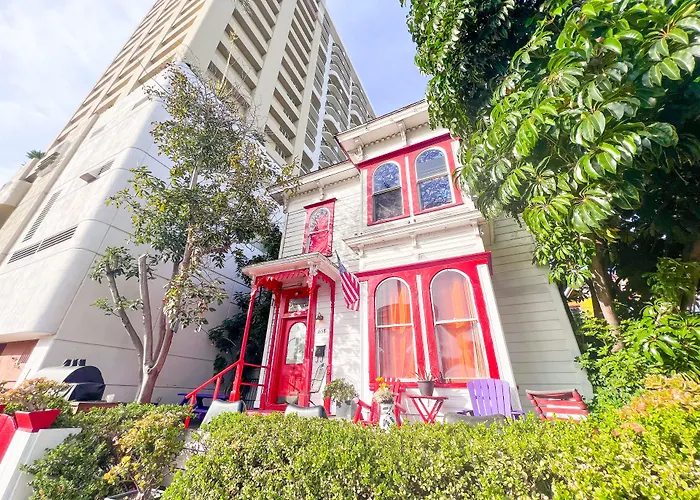 International Travelers House Hostel - Downtown San Diego Little Italy (Adults Only)