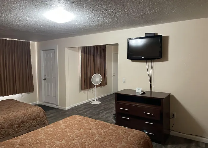 Travelers Inn - Clearwater