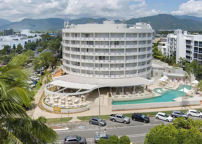 Doubletree By Hilton Cairns Hotel