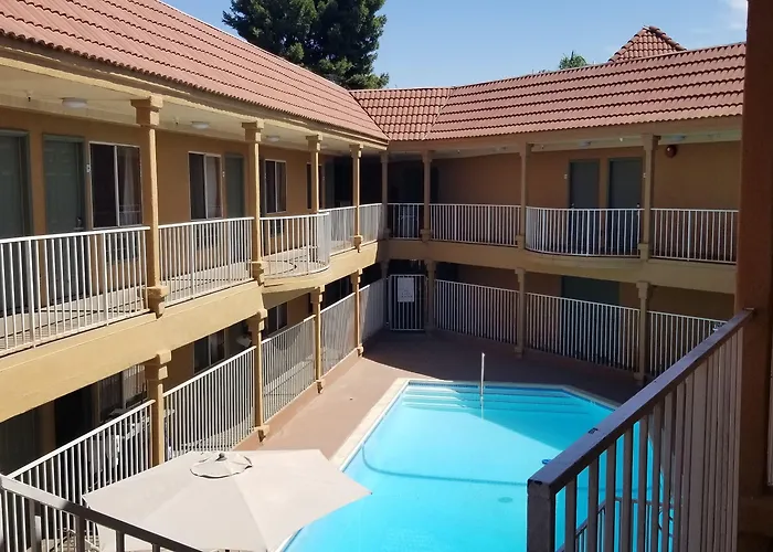 Lotus By Hotel Inn Ontario