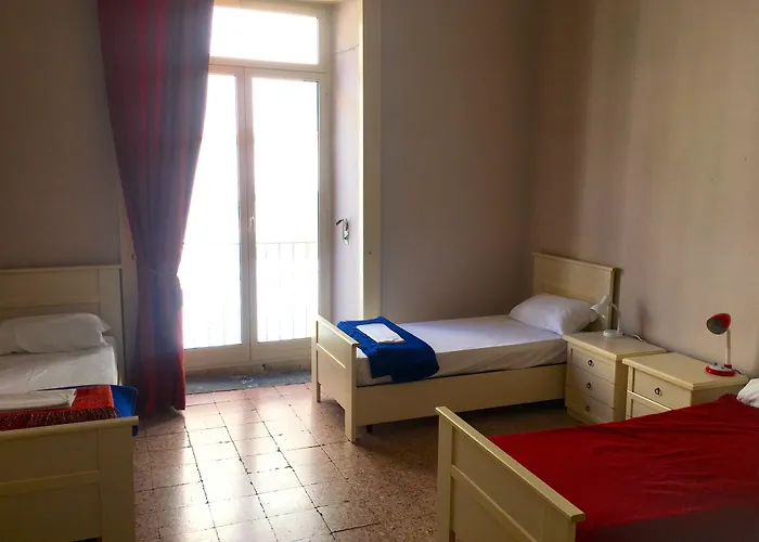 6 Small Rooms Naples