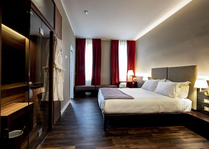 10 Keys Milano Hotel