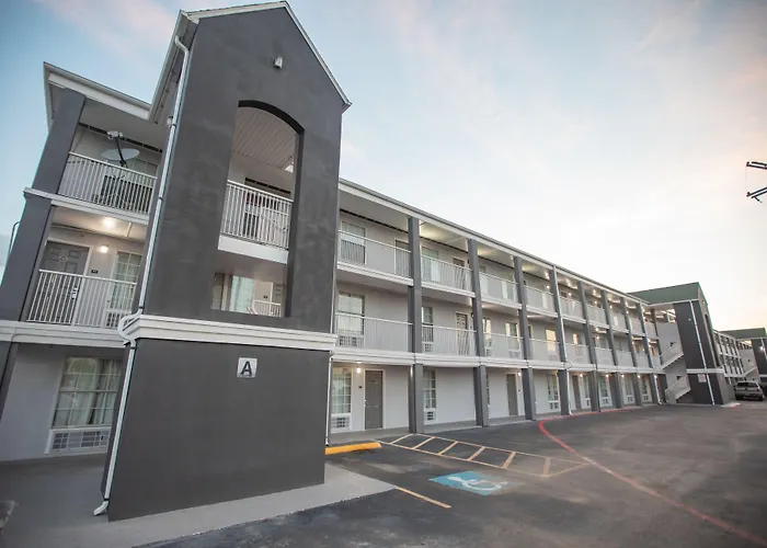 The Crossroads Hotel And Suites Irving