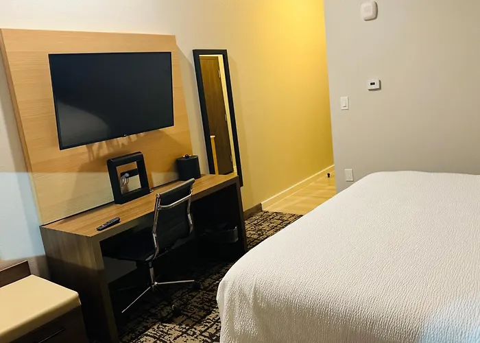 Best Western Plus Pearland/Houston Medical Center Hotel