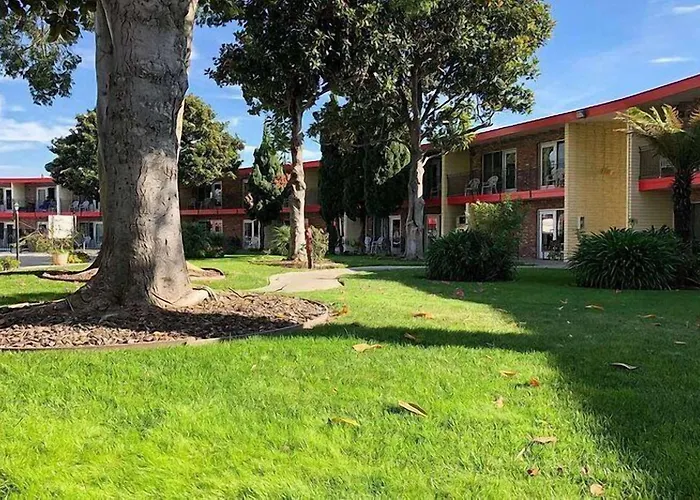 Oakland Hotels Near the Airport