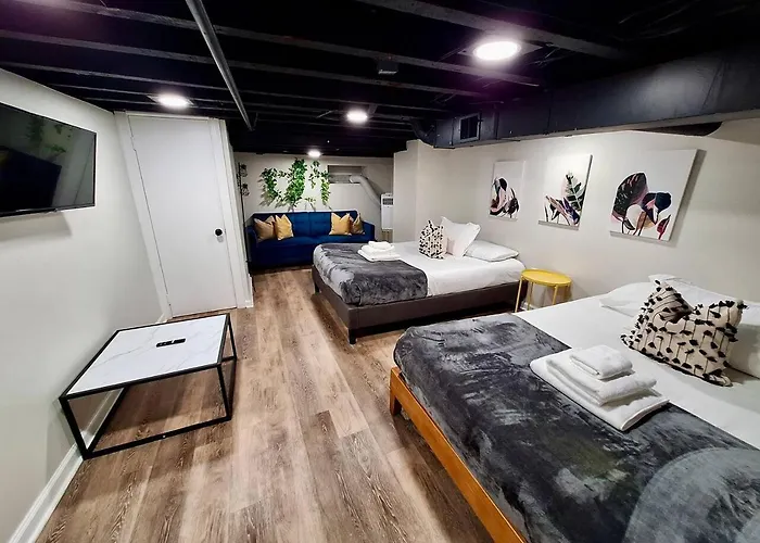 Bi-Level 3 Bedroom Plus Finished Basement That Sleeps 12 Philadelphia