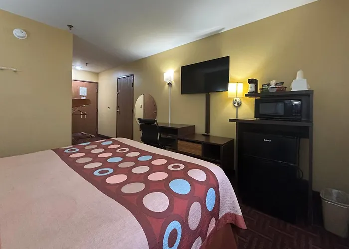 Super 8 By Wyndham Peoria Motel