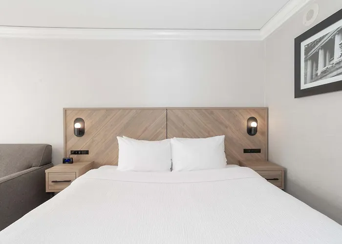 Sandman Signature Vancouver Downtown Hotel