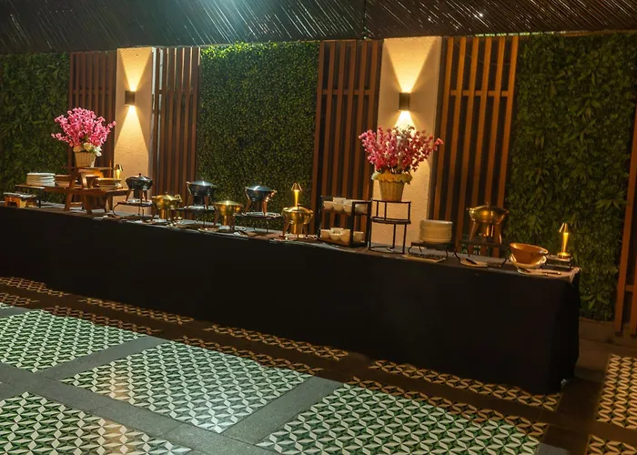 Hotels Near Delhi International Airport