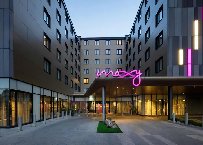 Moxy London Heathrow Airport Hotel Hounslow
