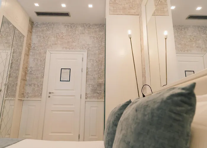 Relais Piazza Vittoria Bed & Breakfast Naples