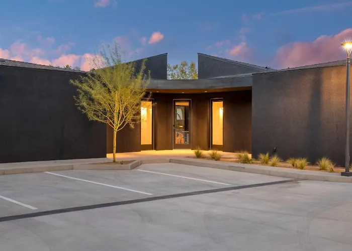 Blackhaus By Avantstay Palm Springs