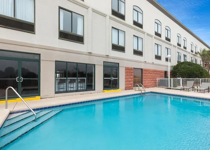 Wingate By Wyndham Destin Hotel