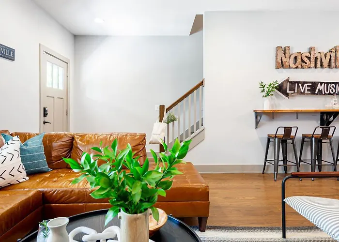 Waverly By Avantstay Nashville-Inspired Townhome W Luxury Kitchen Pool Table