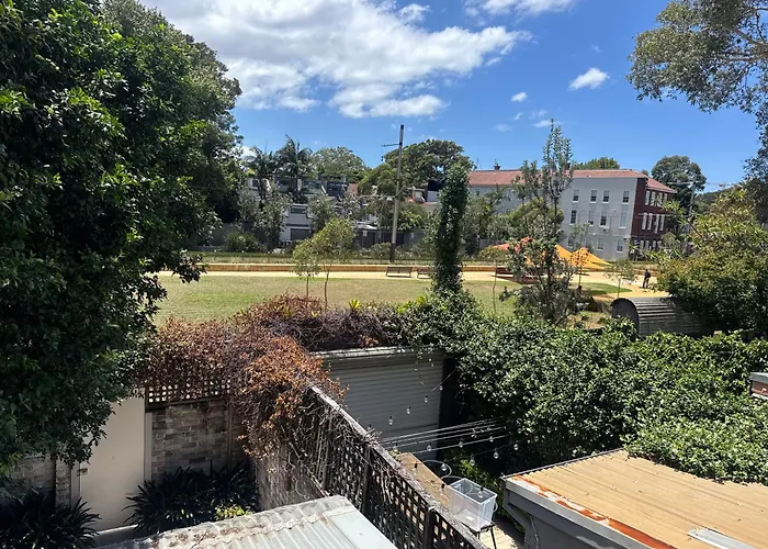 Elegant, Sunny House - 3 Bedrooms, 2 Bathrooms Sydney